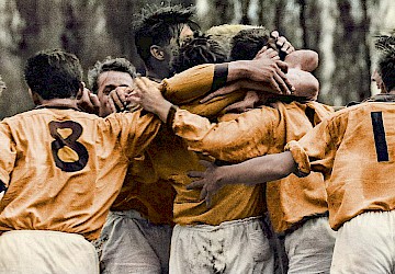 Nostalgische voetbalfoto's in kleur gebracht