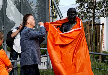 Standbeeld Gerry Mühren onthuld